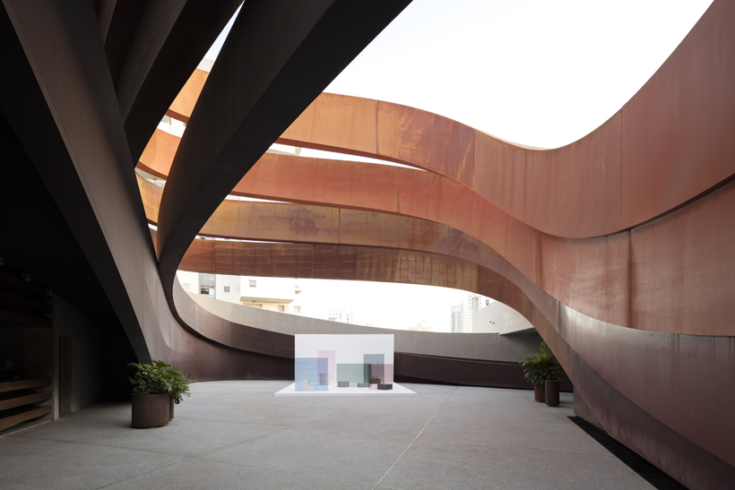 2016 exhibition nendo space in between holon 2