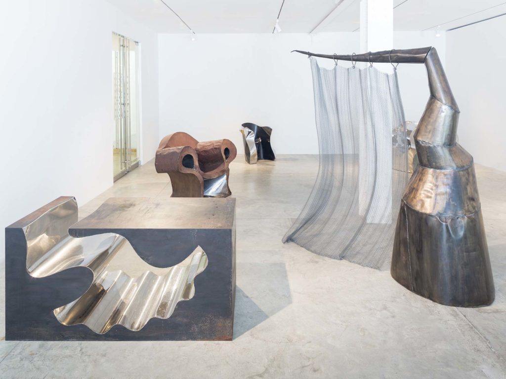 2018 exhibition arad fishes install 01
