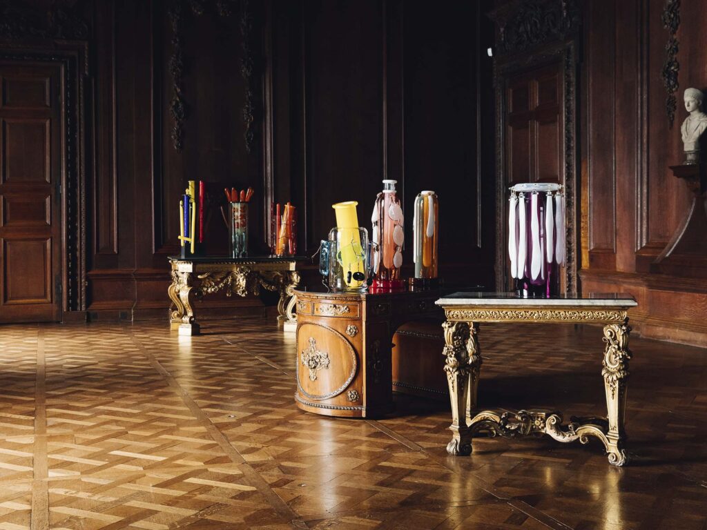 2023 exhibition chatsworth install sottsass 01